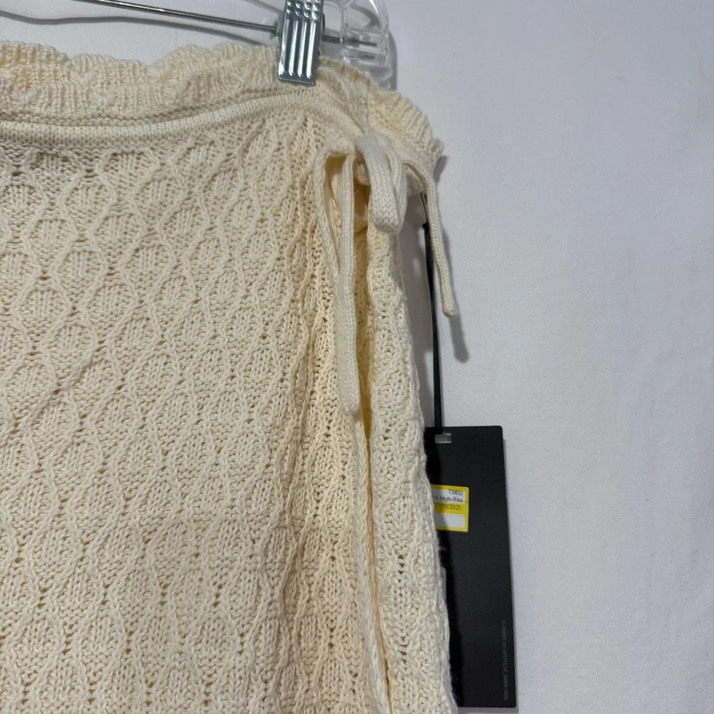 Cream Sleeveless Knit‎ Vest and Skirt Set